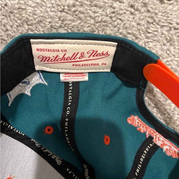 Mitchell & Ness Miami Dolphins hat - Picture 3 of 5